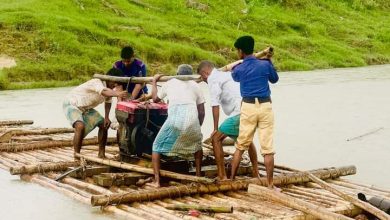 Photo of ফটিকছড়িতে ৩টি মেশিন ও বালু জব্দ এবং নিষিদ্ধ গাড়া জালসহ আটক ২